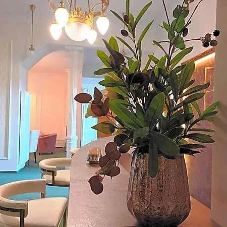 Maxim Hotel
